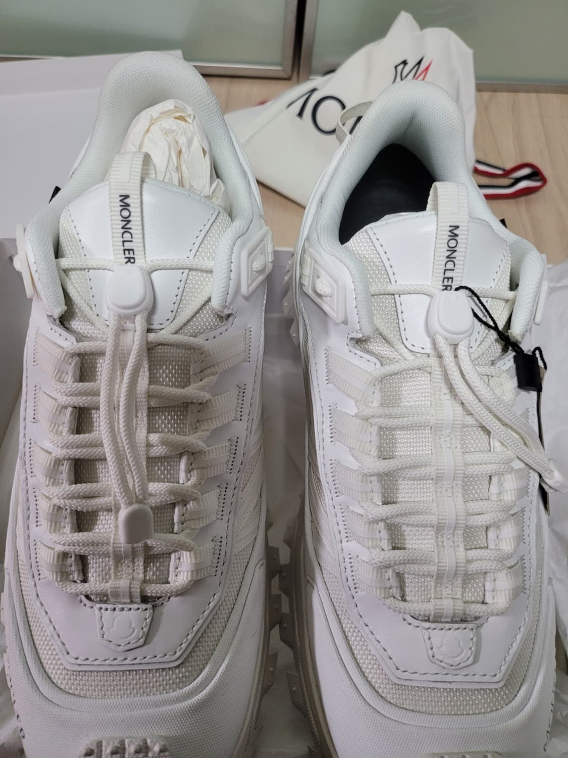 도시의 일상부터 설산의 정점까지, 몽클레르 트레일그립 GTX 화이트 상품이미지3