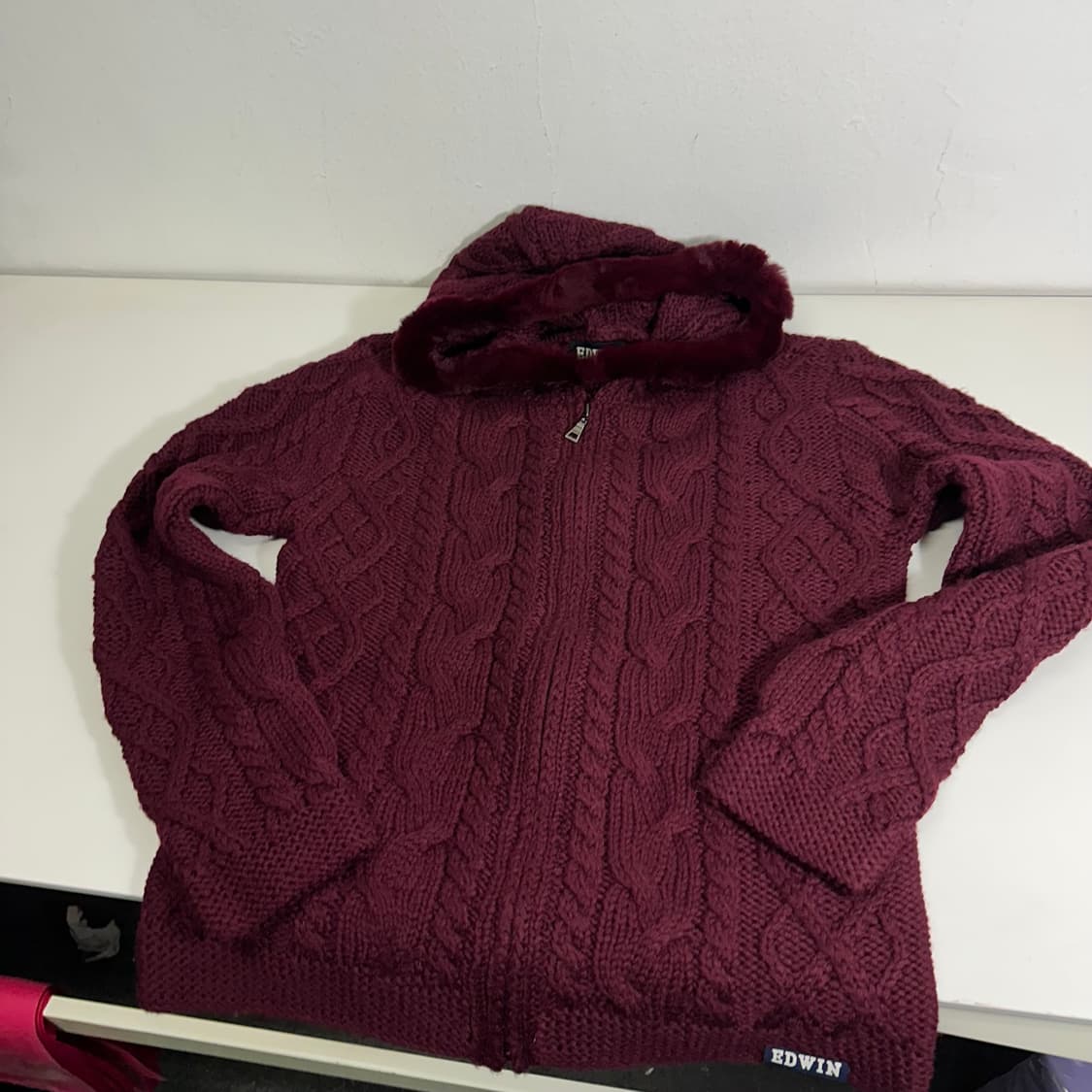 M 에드윈 버건디 퍼 꽈배기 니트집업 상품이미지2