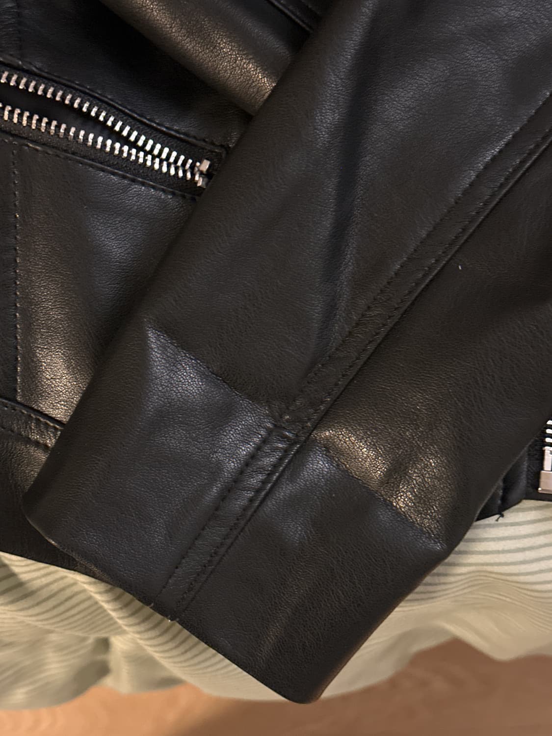 드레이프넥 레더 자켓  상품이미지3