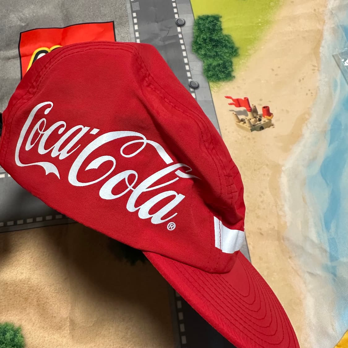 아트모스 x 코카콜라 5패널 캡 레드  상품이미지3