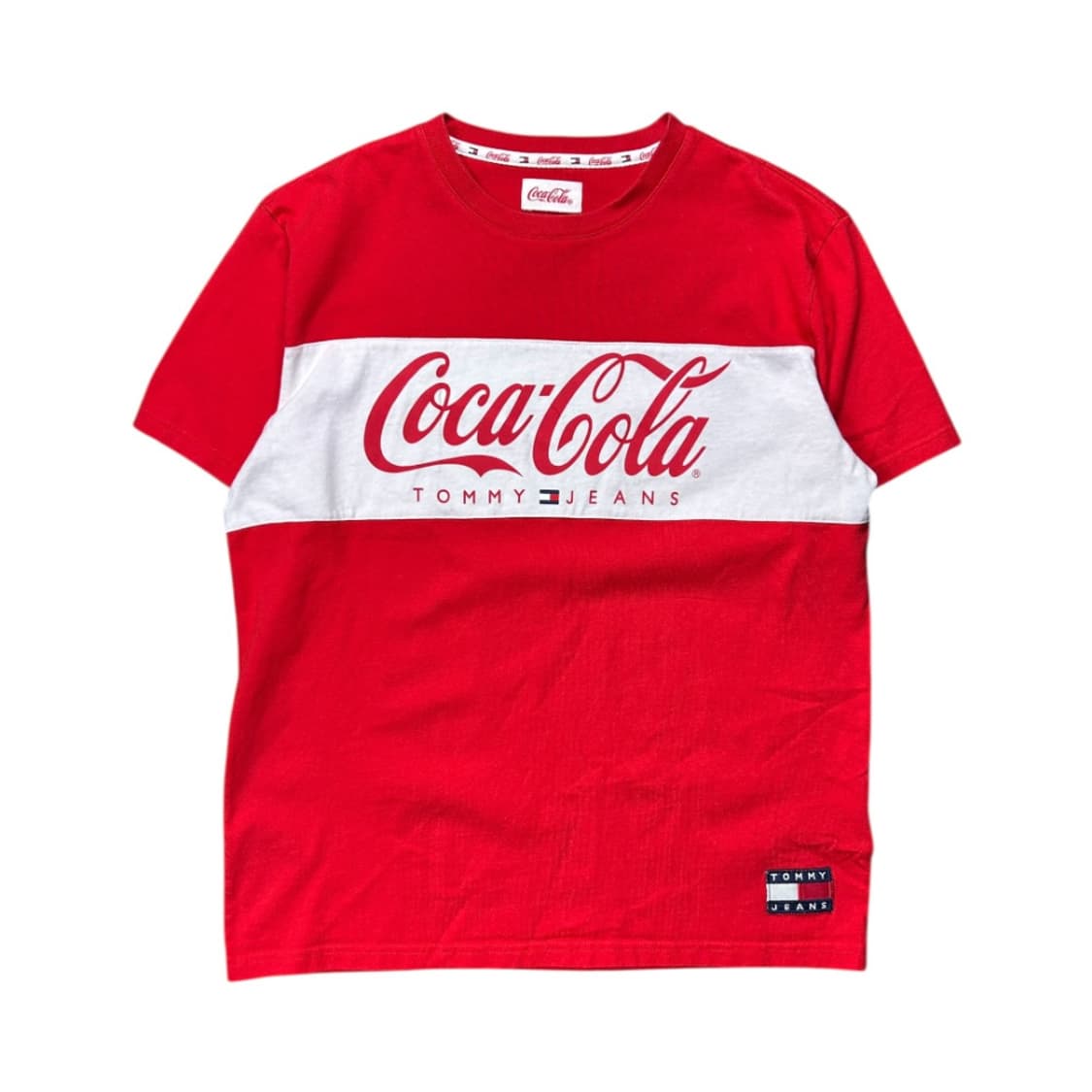 L) 코카콜라 × 타미진스 레드 패널 프린트 반팔티 T-100 상품이미지1