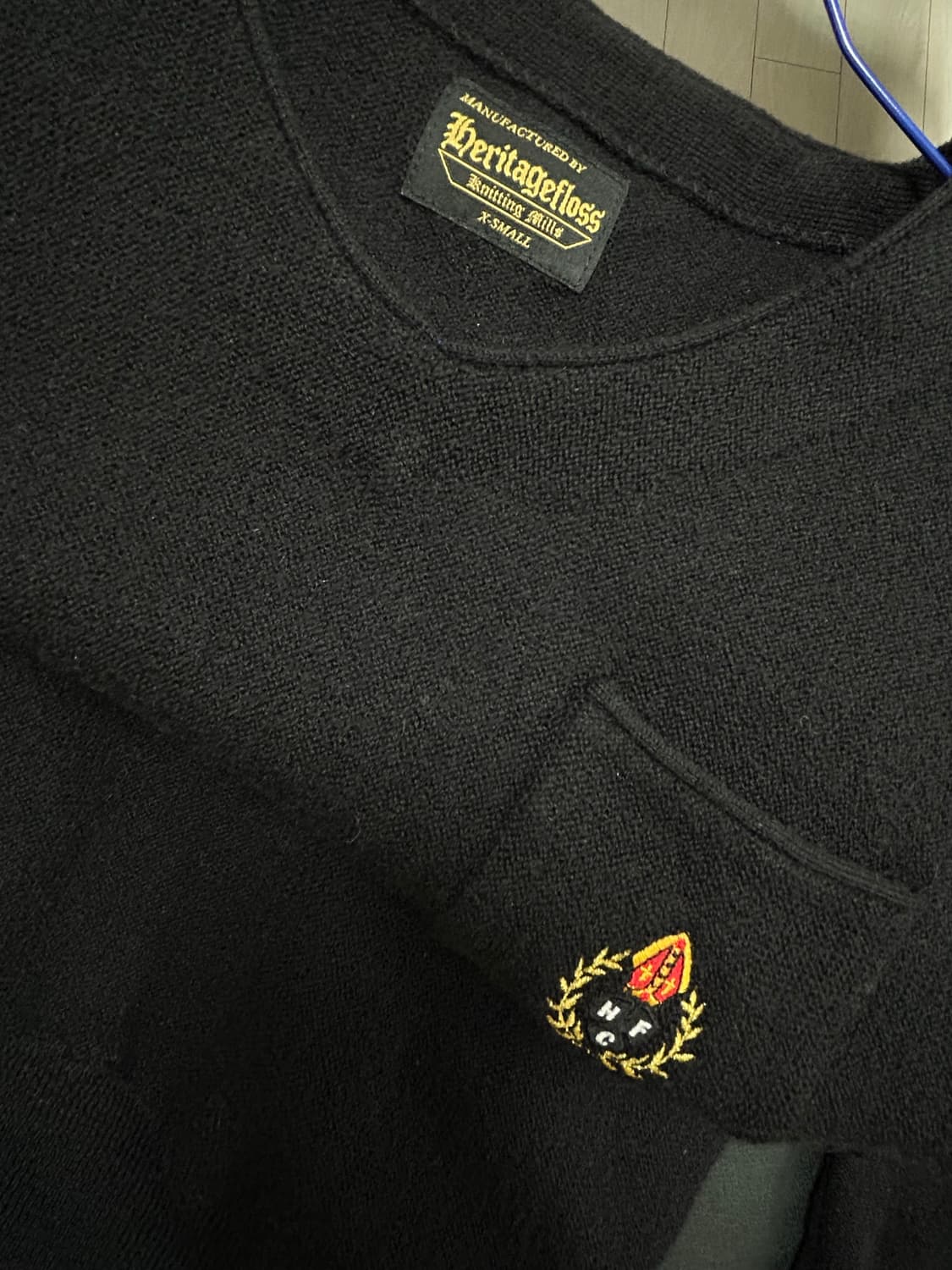 헤리티지플로스 브이넥 니트 블랙 상품이미지4