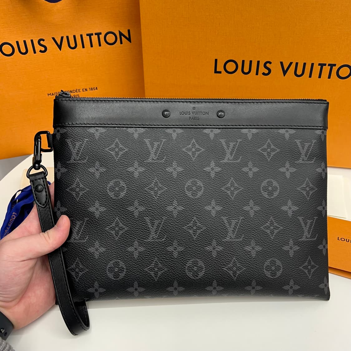 루이비통 포쉐트 투고 클러치 (풀박스) 상품이미지2