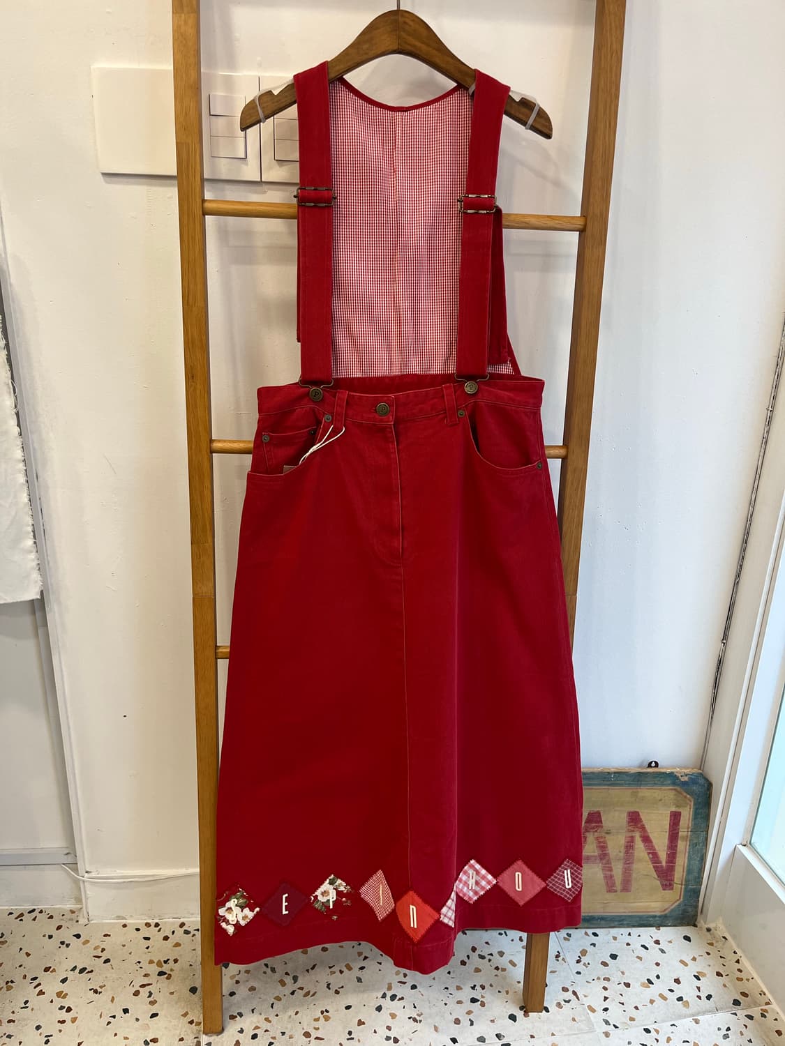 [정품] 핑크하우스 빈티지 레드 패치워크 멜빵치마 상품이미지1