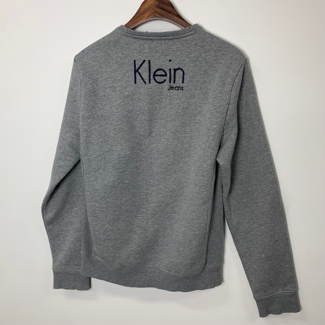 캘빈클라인 스펠아웃 그레이 맨투맨  상품이미지4