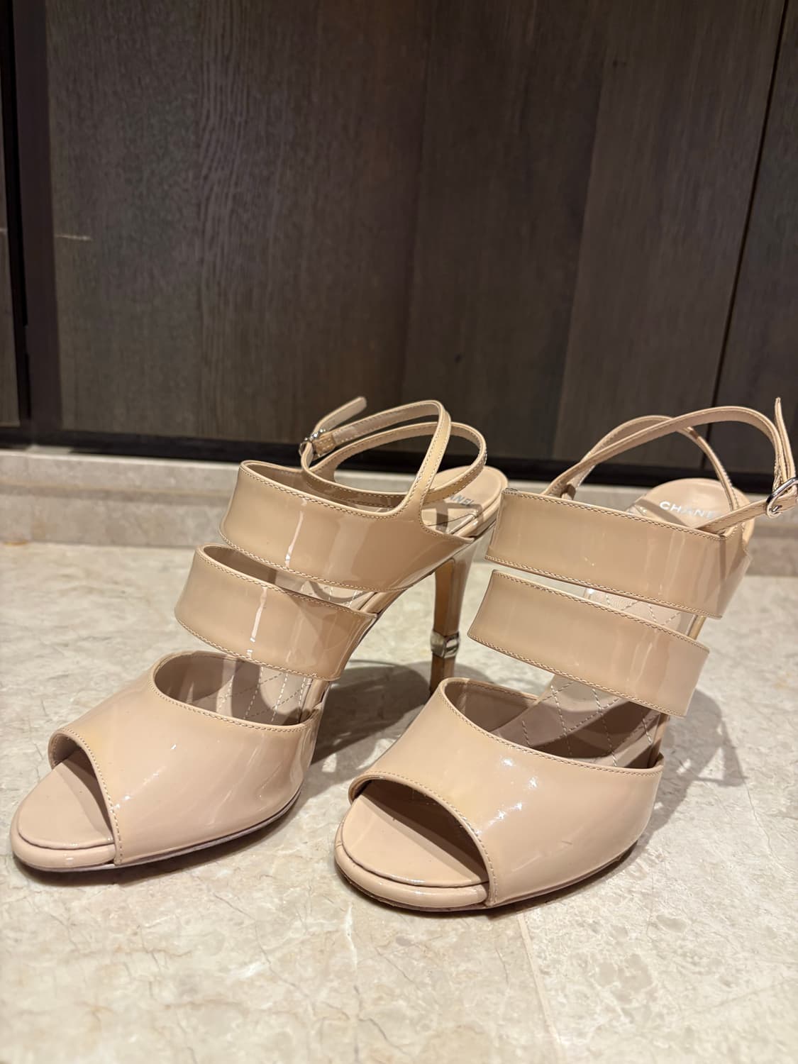 샤넬 베이지 샌들힐 37 / 240 정품 상품이미지1