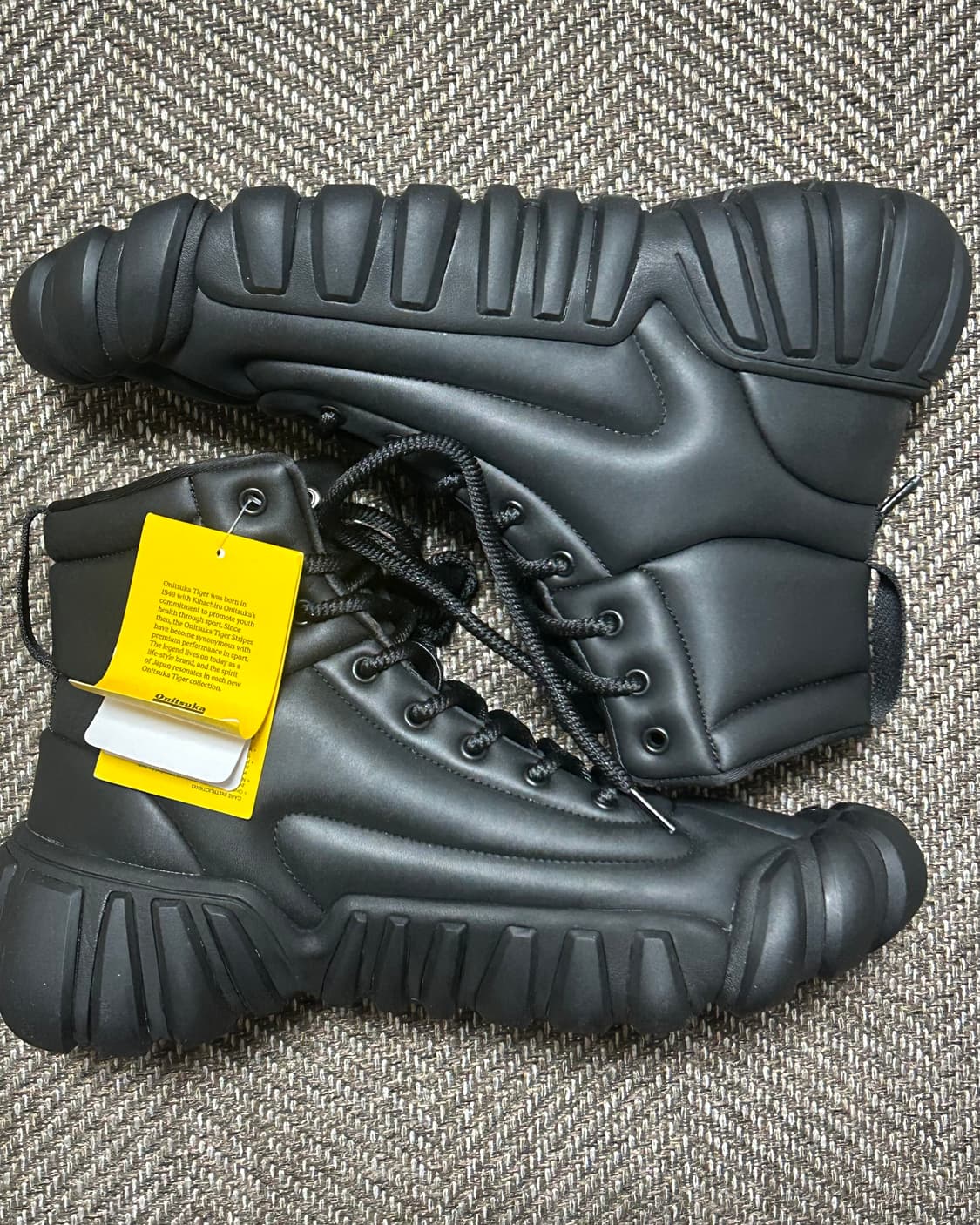 (한정판) 오니츠카 타이거x철완 아톰 덴티그레 퍼프 부츠 파이어리 블랙 상품이미지1