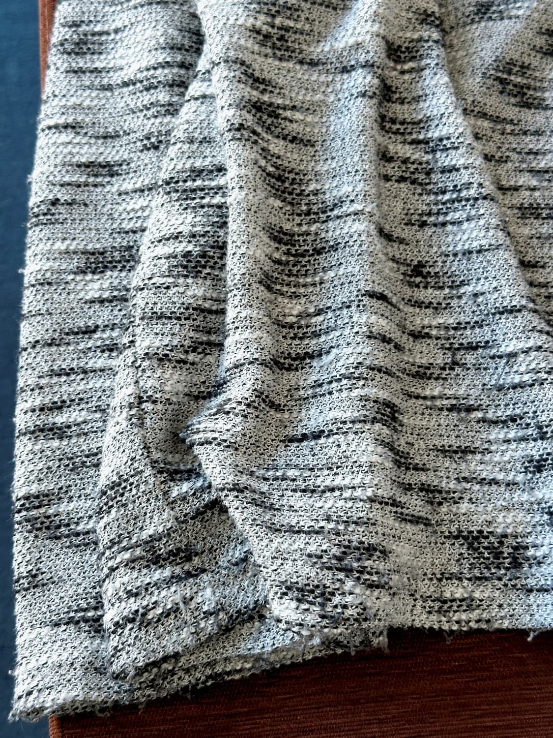 Boucle design loose silhouette knit top 상품이미지4