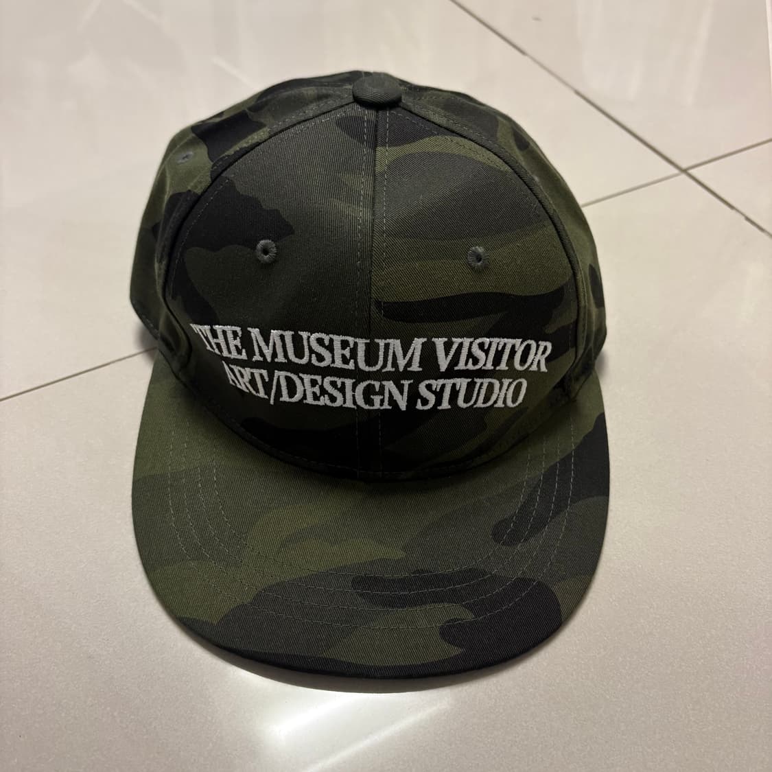 더뮤지엄비지터 모자 PONY EMBROIDERY CAP (CAMO) 상품이미지3
