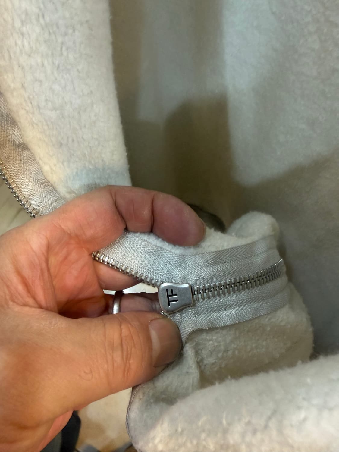 50/100 정품 톰포드 후드집업 팝니다 상품이미지4