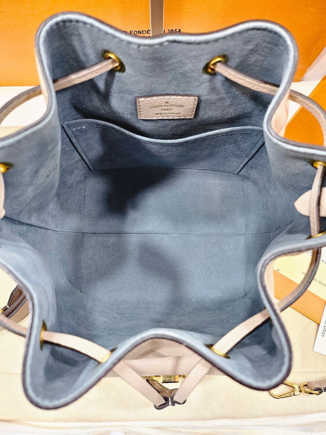 LV루이비통 락미 버킷백 그레이지  상품이미지7