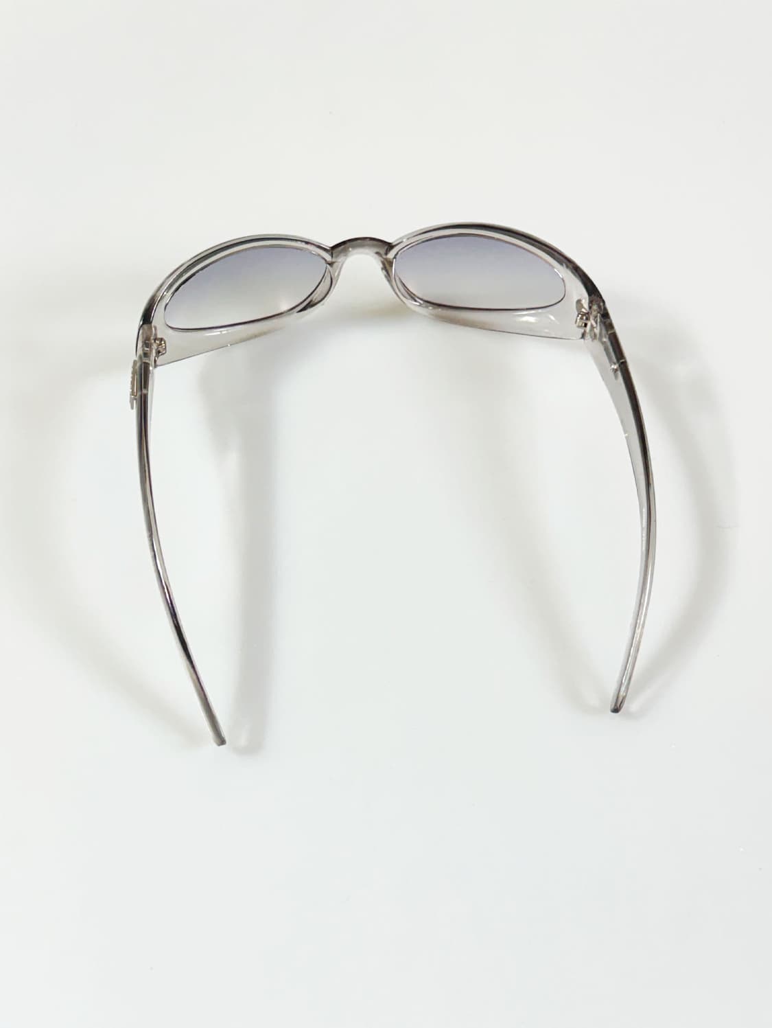 게스 볼드 오벌 클리어 프레임 틴트 빈티지 선글라스 상품이미지6