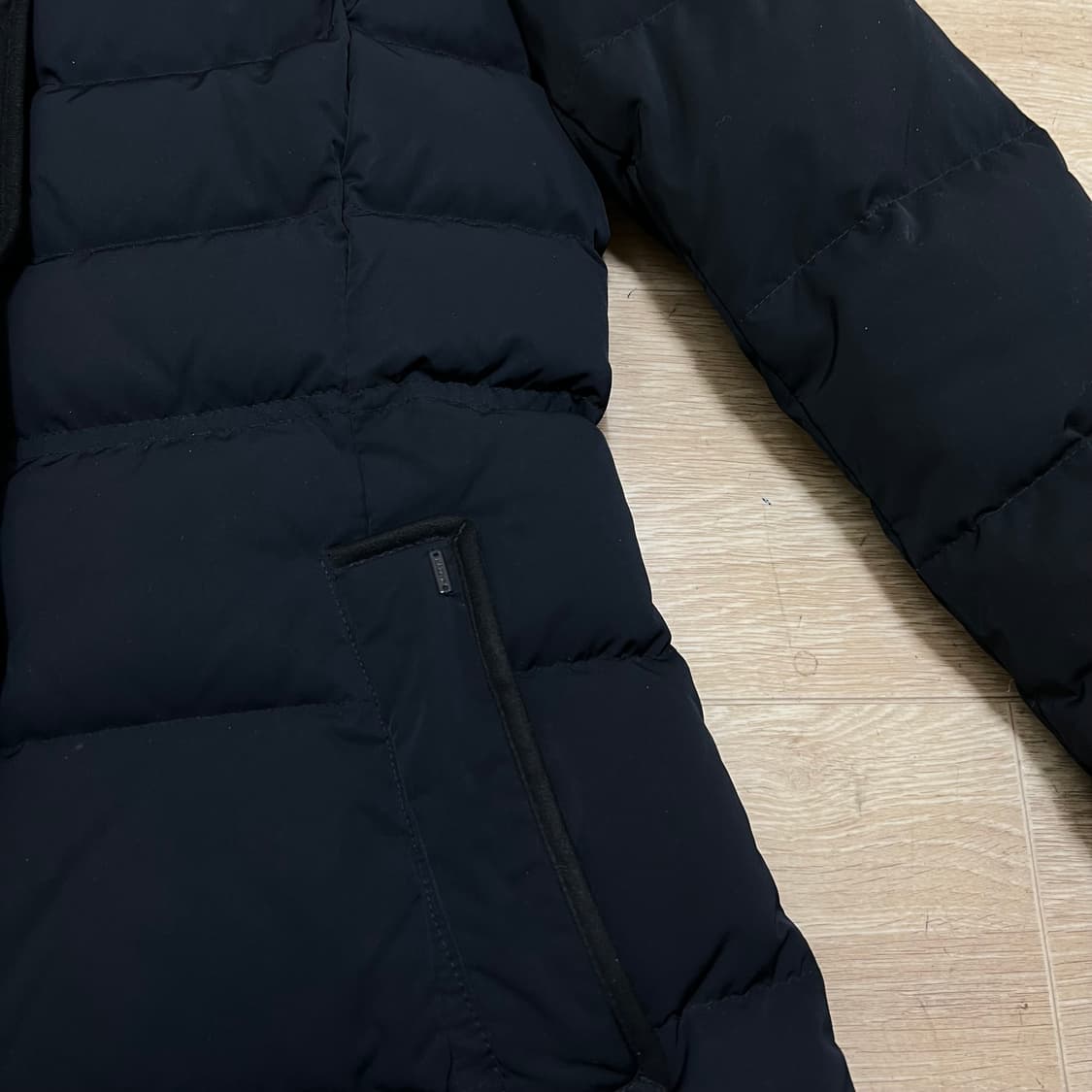 헤지스 여성 스탠드넥 구스다운 세미 롱패딩 점퍼 [블랙] XS/85 상품이미지4