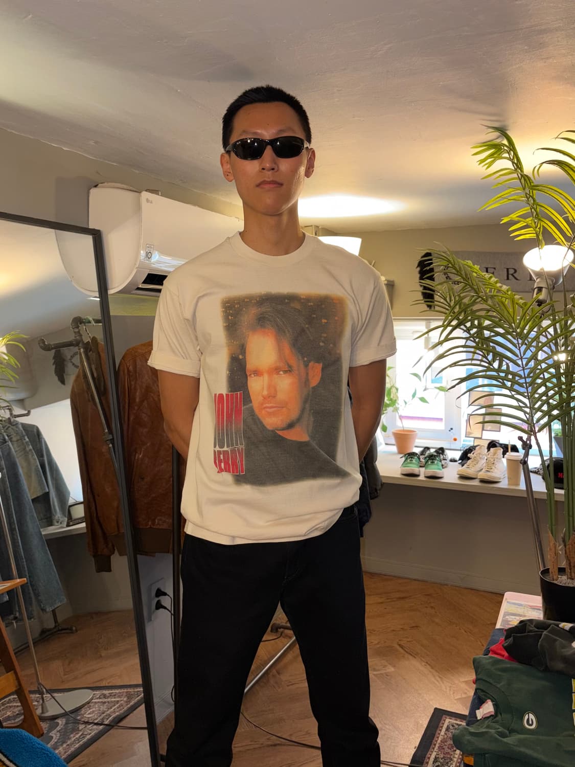 90‘s John Berry Standing on the Edge T 상품이미지1