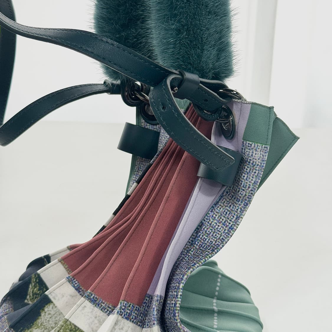 LATT 아코디언 플리츠 폼파도르 백 상품이미지3