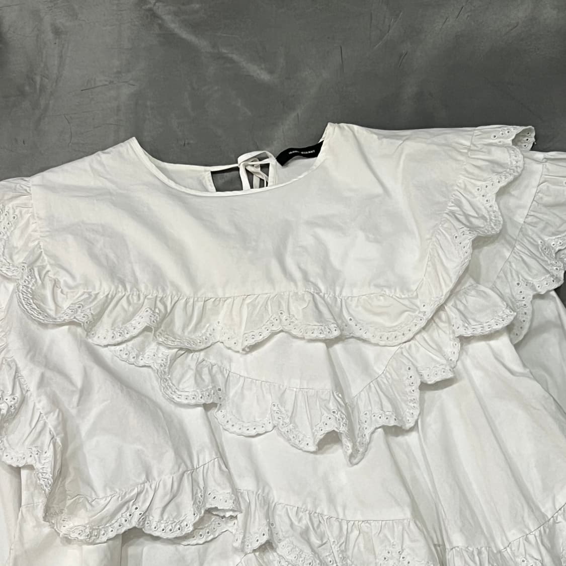  이자벨마랑 펀칭 러플 블라우스 y14636 상품이미지3