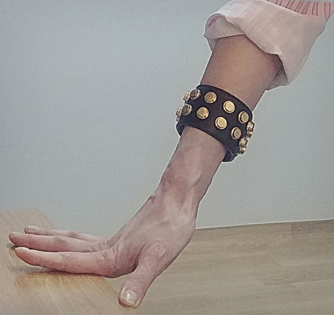 생로랑Saint Laurent 스터드 레더브레이슬릿 블랙 상품이미지8