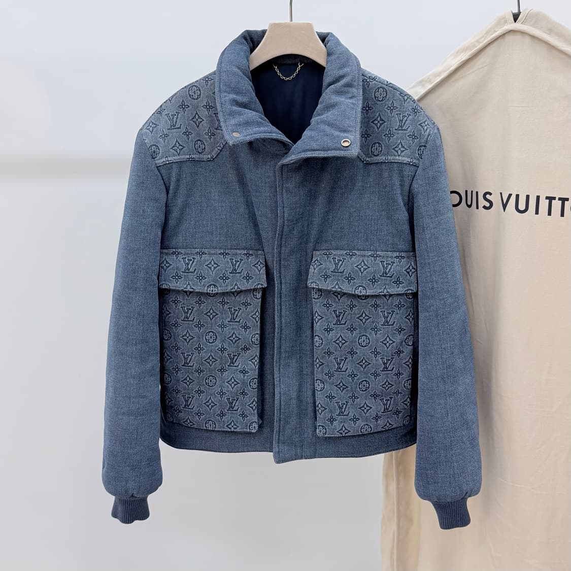 [S+급/48] 루이비통 모노그램 패디드 데님 패딩 자켓 상품이미지1