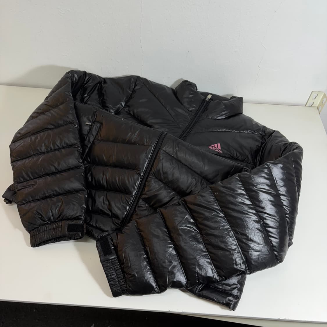 우먼XL 아디다스 블랙 핑크로고 구스다운 경량패딩점퍼 상품이미지2