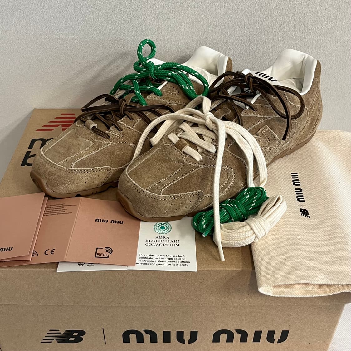 [37.5]미우미우 x 뉴발란스 26ss 스니커즈/에크루 상품이미지1