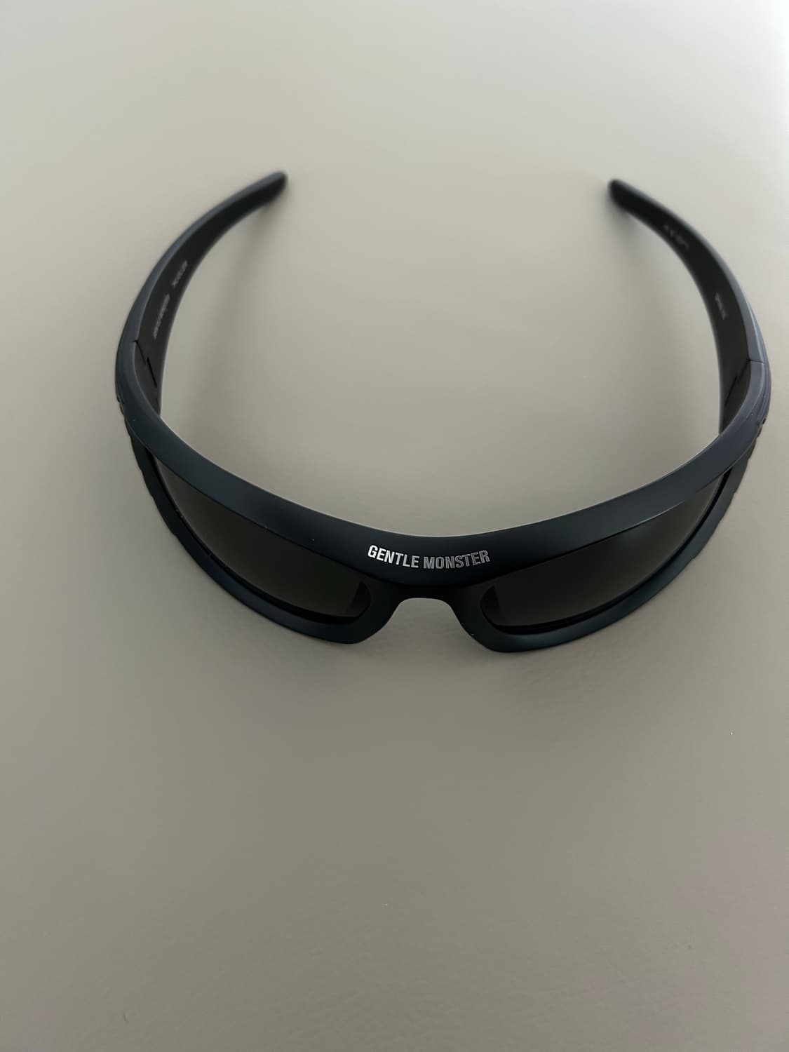 젠틀몬스터 x 뮈글러 스파이럴 블랙 상품이미지2