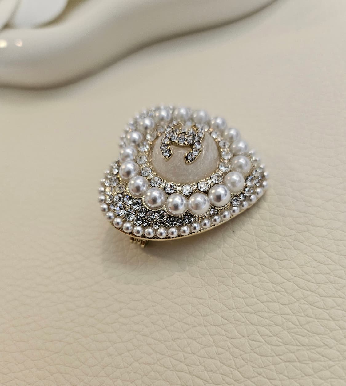 샤넬 CC 하트 큐빅 진주  브로치 업사이클링 상품이미지4