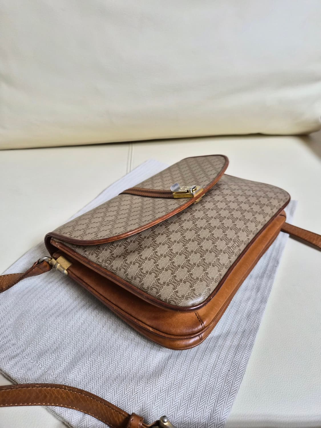 셀린느 정품 크로스백 상품이미지10