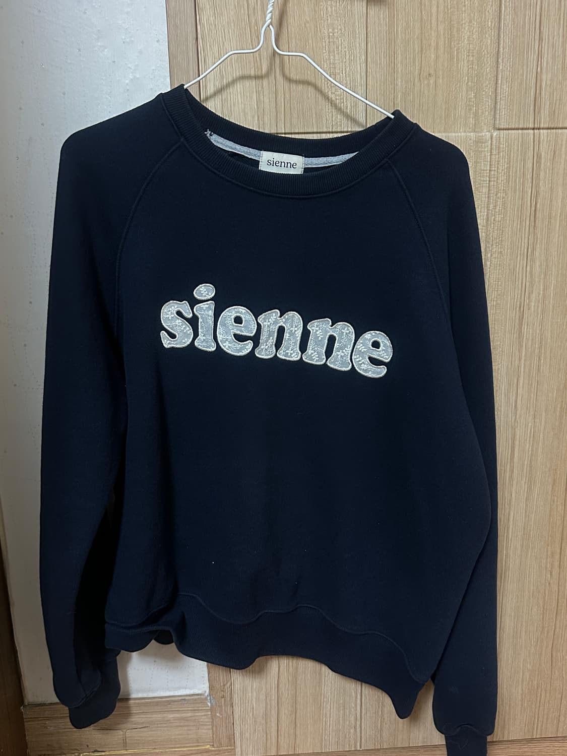 시엔느 레이스 맨투맨 상품이미지1