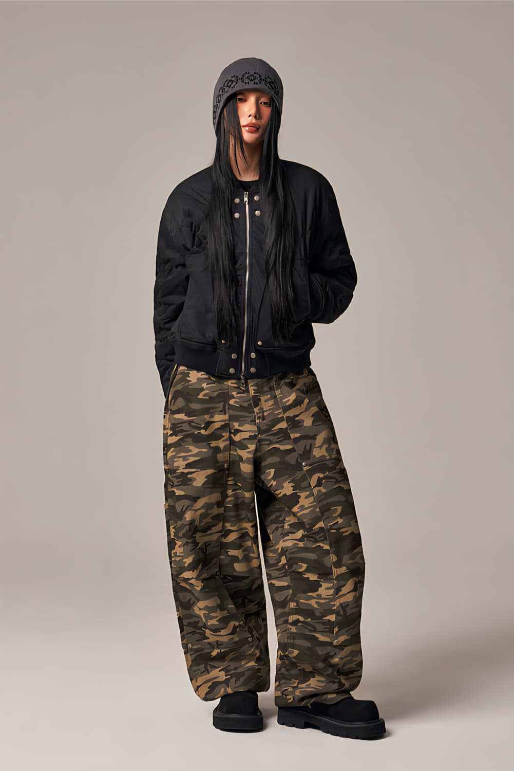 아이돈워너셀 Circle Shirring Logo Ma-1 Black 상품이미지1