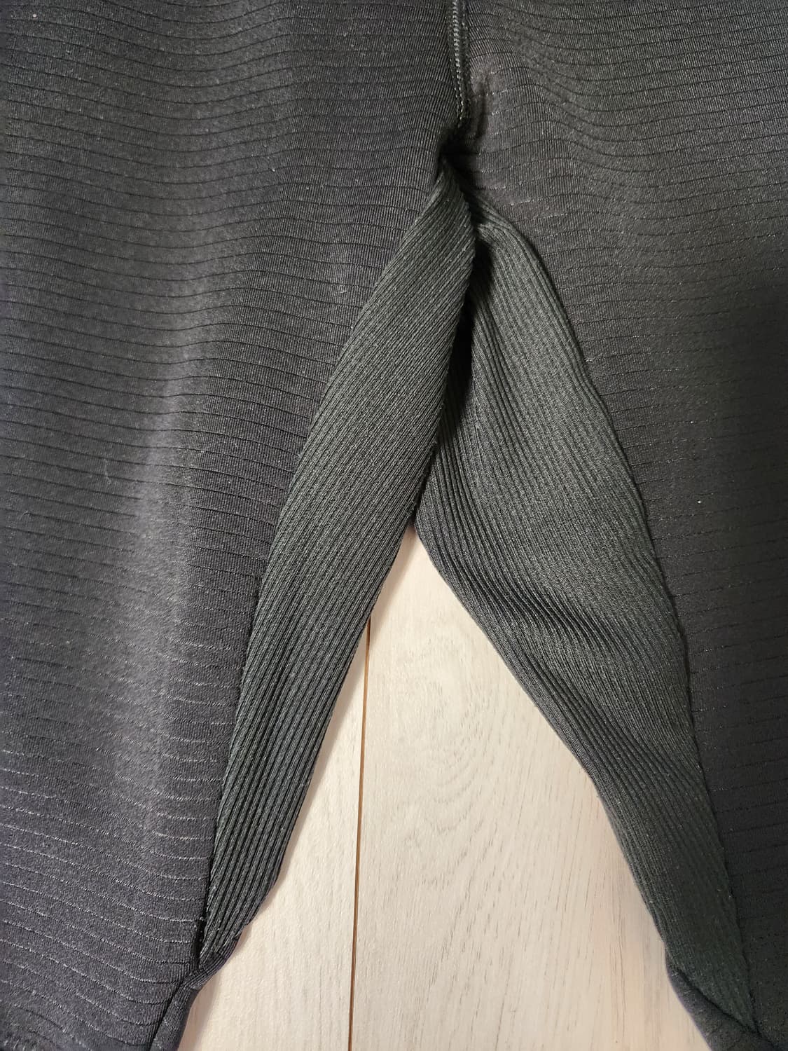 나이키 프로 슬림핏 트레이닝 팬츠 사이즈xl

주머니 스우시 로고 부분  상품이미지7