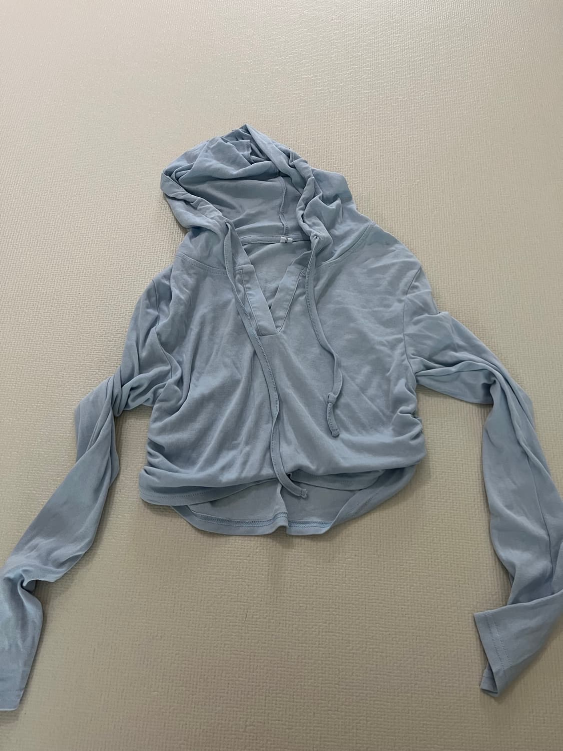 스카이블루 후드 크롭티 셔링 상품이미지1