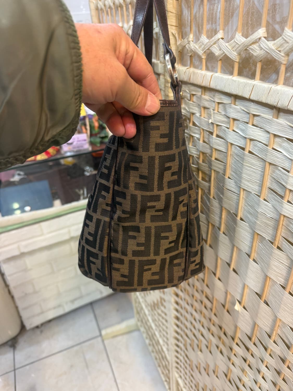 정품 펜디 주카 쇼퍼백 팝니다 상품이미지3