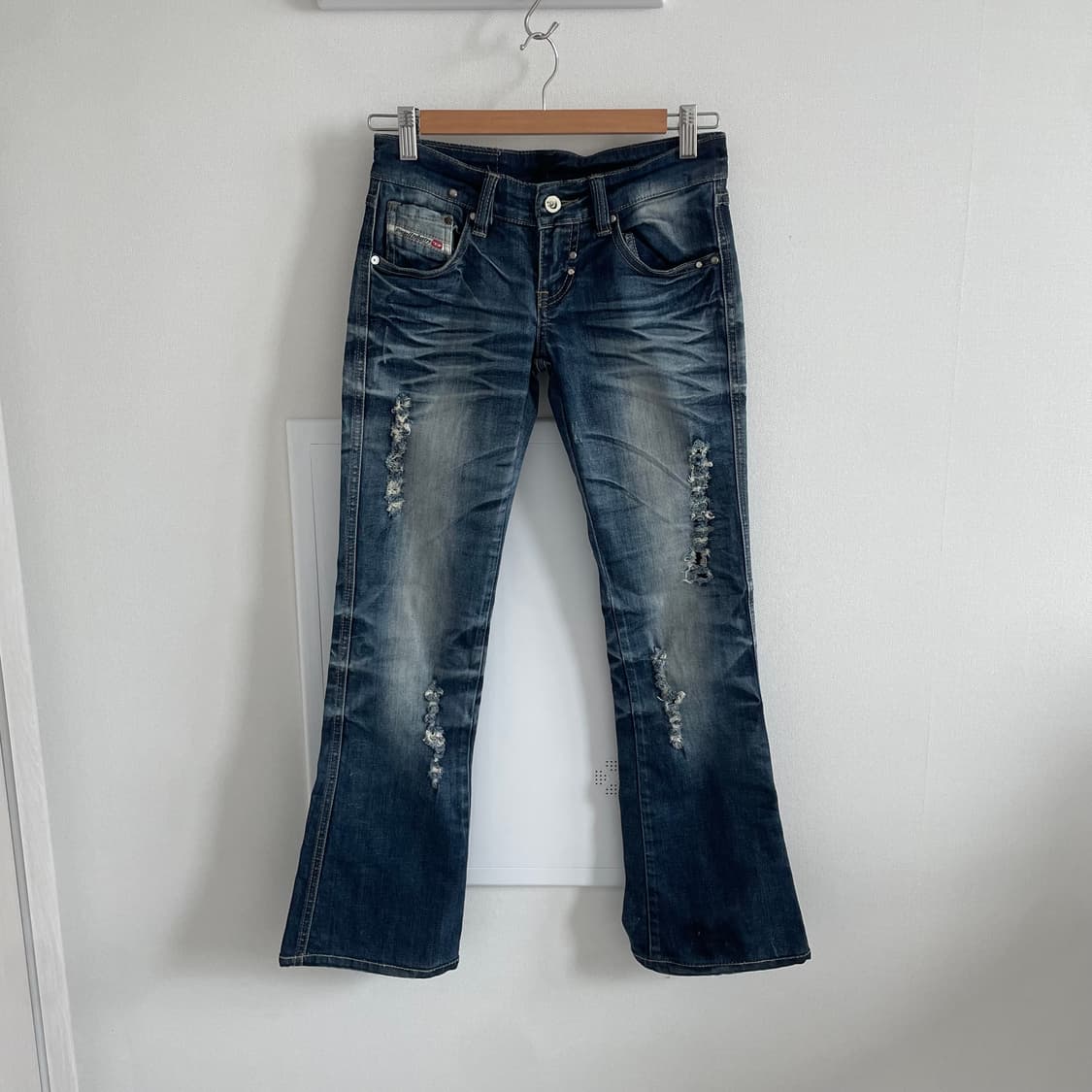 Diesel Low-Rise Bootcut Jeans 25 상품이미지2