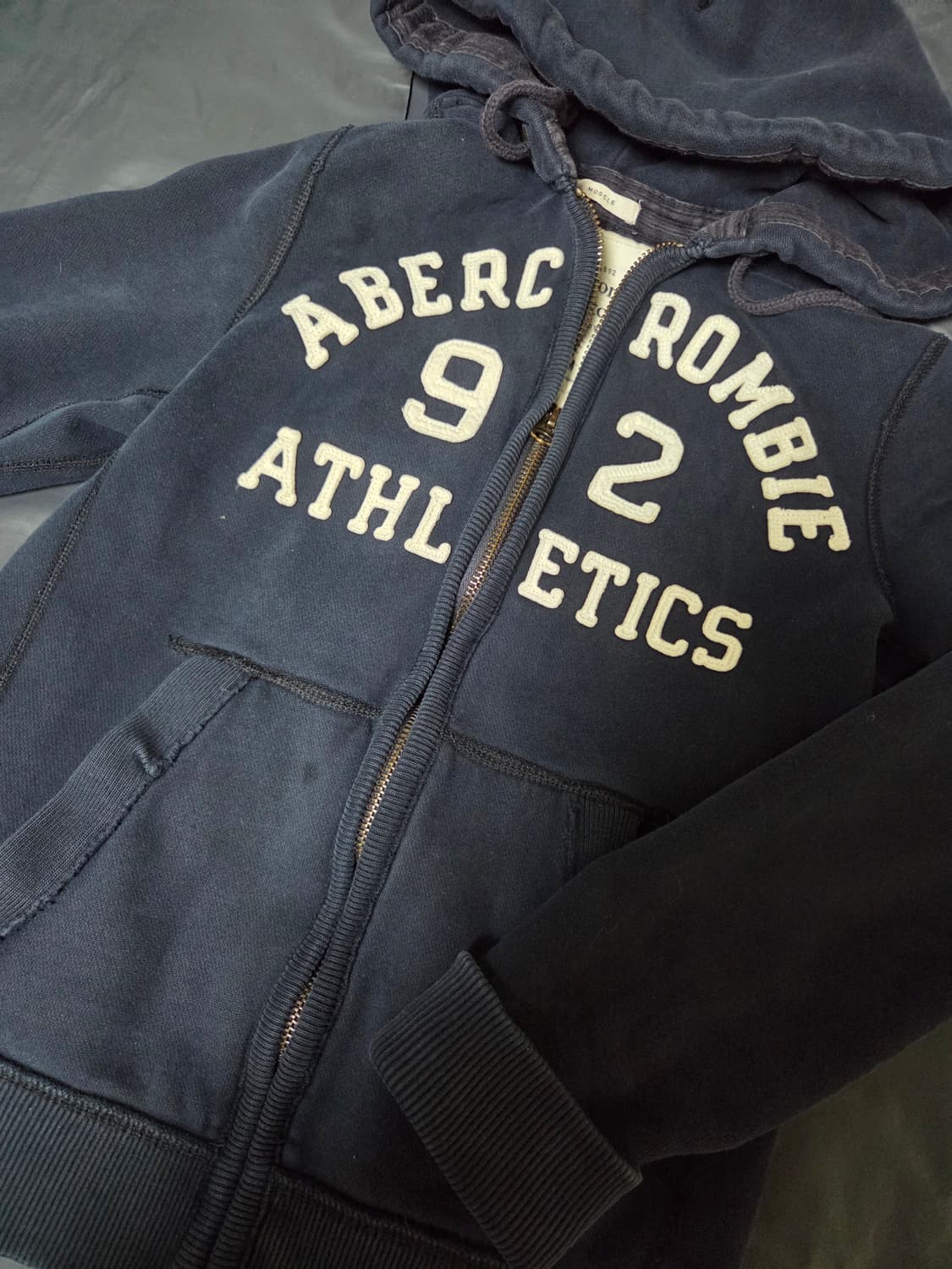 아베크롬비 원형로고 네이비후드집업 상품이미지1