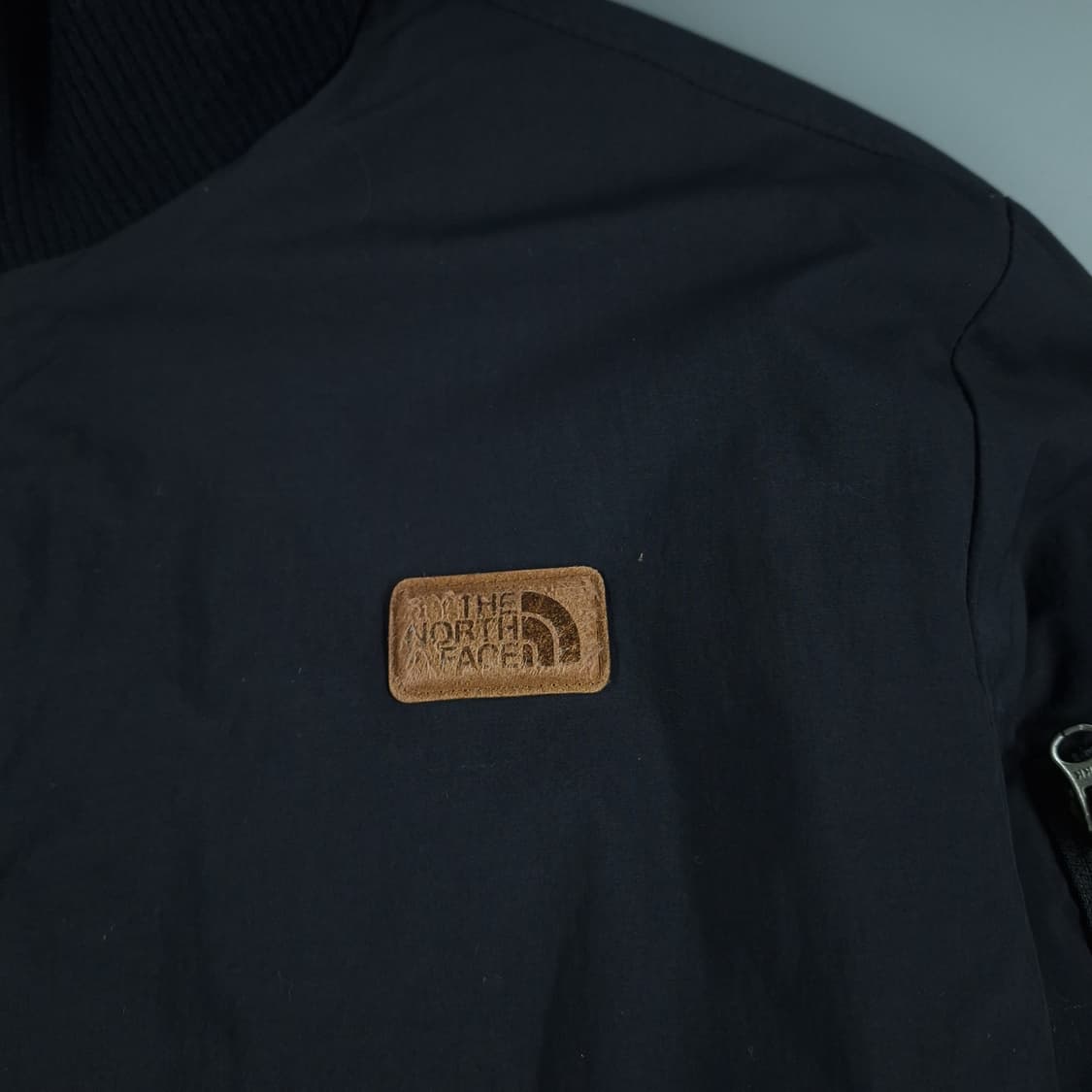 노스페이스 블랙 화이트라벨 로고 하이넥 패디드 항공점퍼 봄버자켓 M 상품이미지5