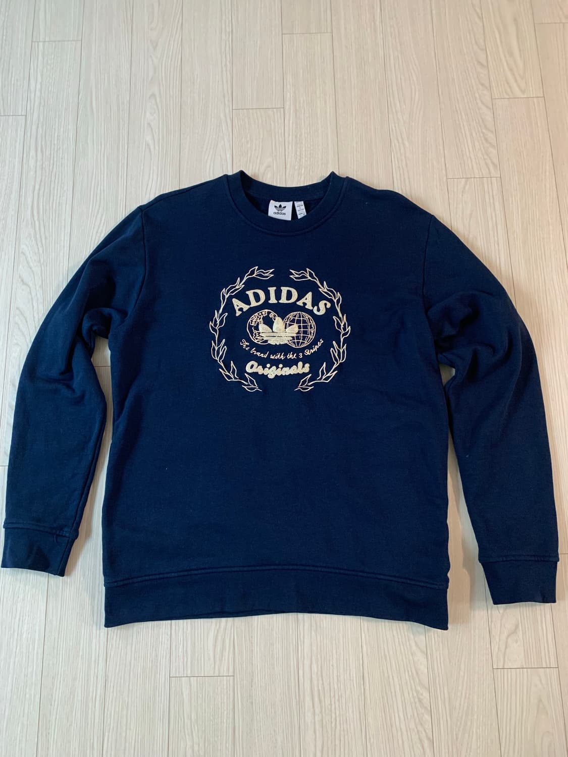 아디다스 (ADIDAS) 그래픽 아카이브 크루 스웨트셔츠 상품이미지1