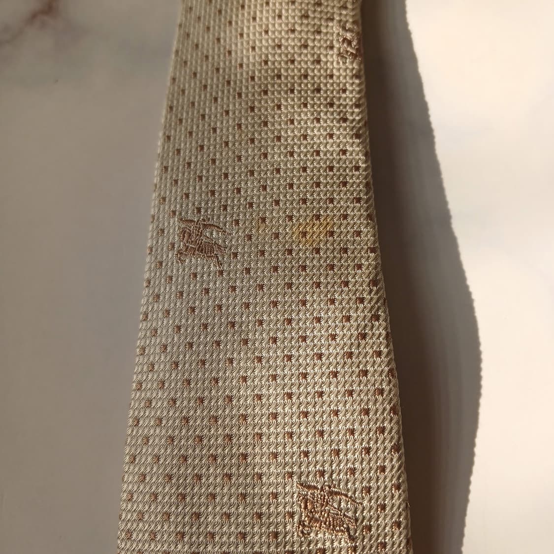 버버리 실크 베이지 크레스트 패턴 넥타이 9.8cm A등급 A19390
 상품이미지4