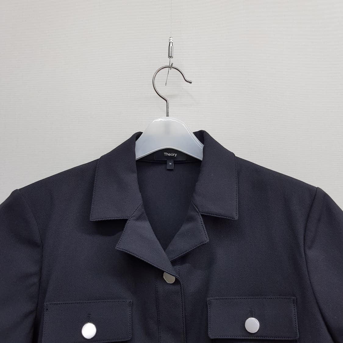 띠어리 크롭 네오테릭 트윌 반팔 자켓 14사이즈 상품이미지3