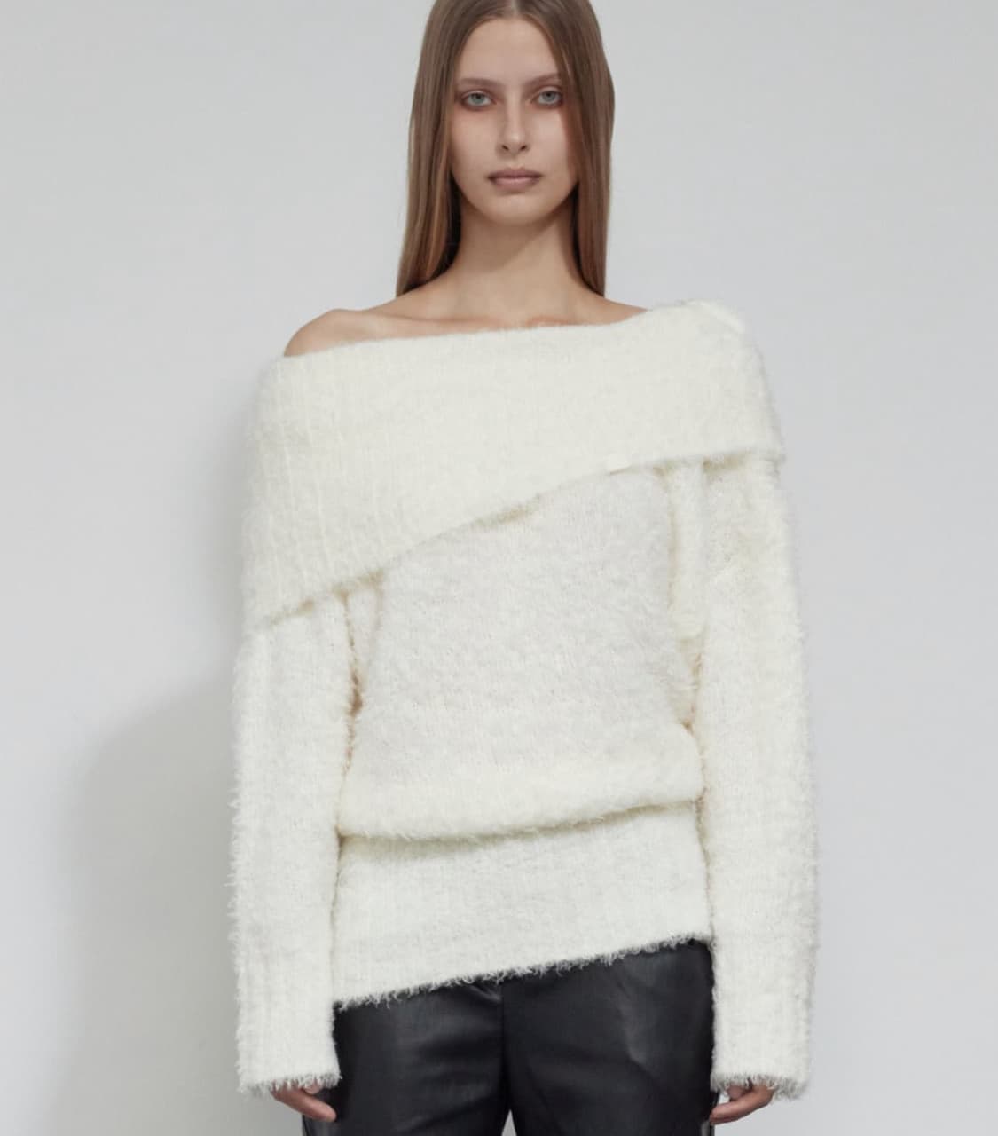 보헤미안서울 오프숄더 부클 니트 아이보리 상품이미지1