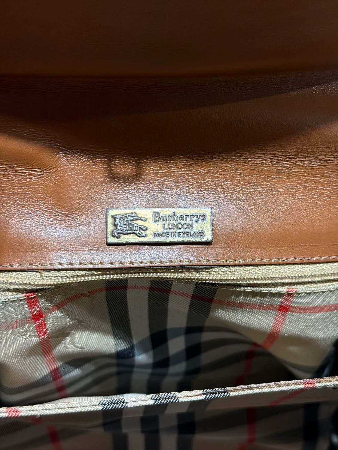 버버리 브라운 레더 금장 탑 핸들 백 상품이미지7