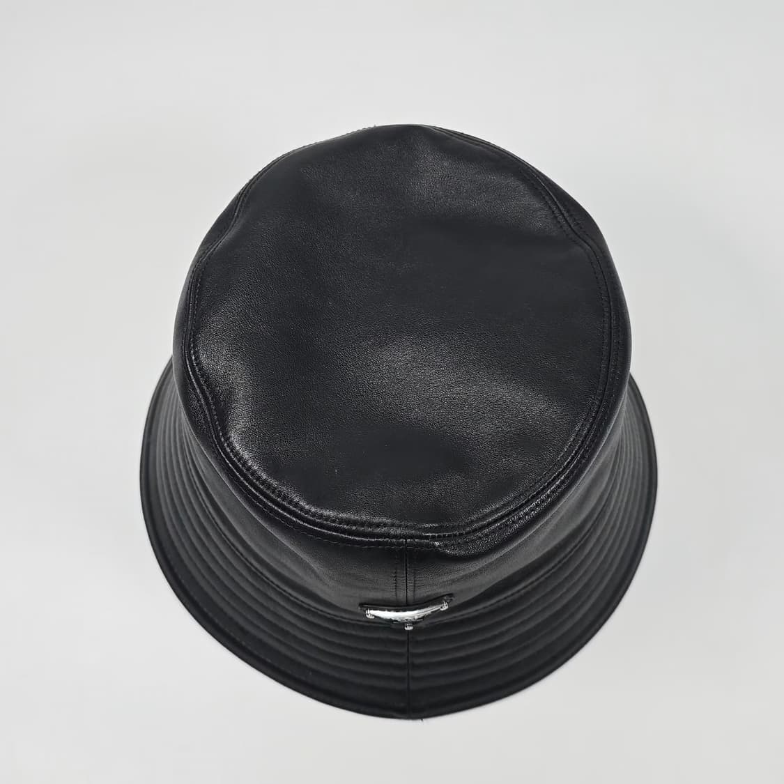 프라다 삼각로고 레더 가죽 버킷햇 ( 59cm ) 상품이미지5