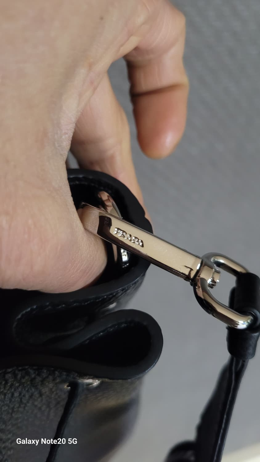 프라다 다이노 버킷 숄더백 상품이미지7