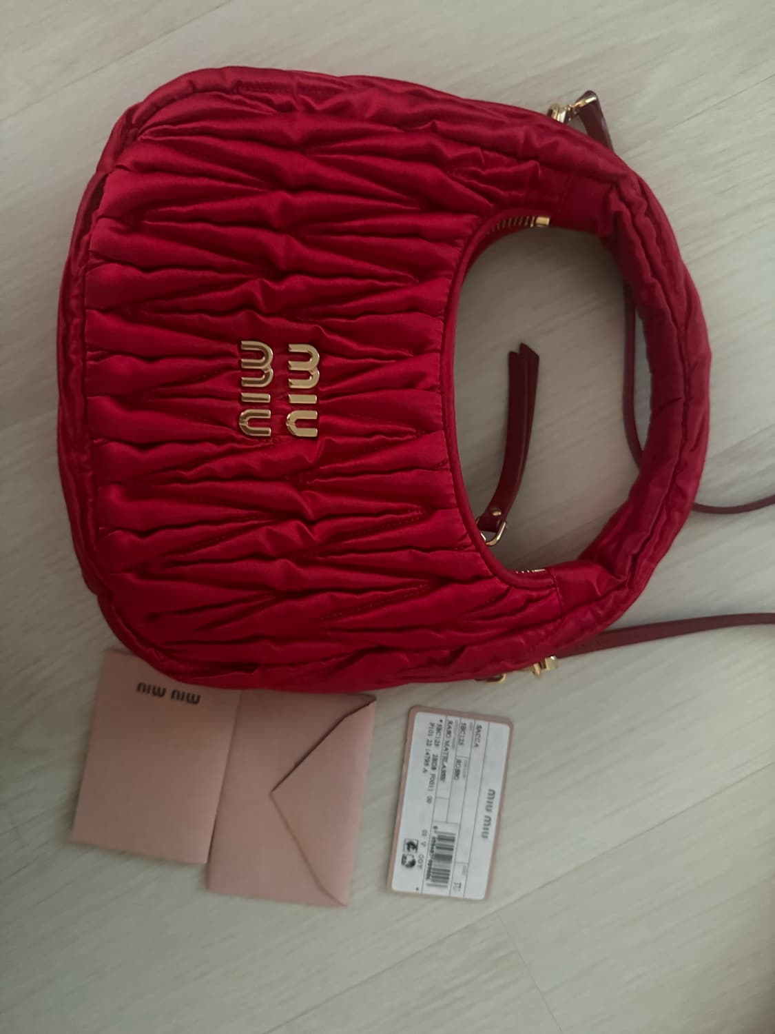 미우미우 마테라쎄 호보백 레드 상품이미지2