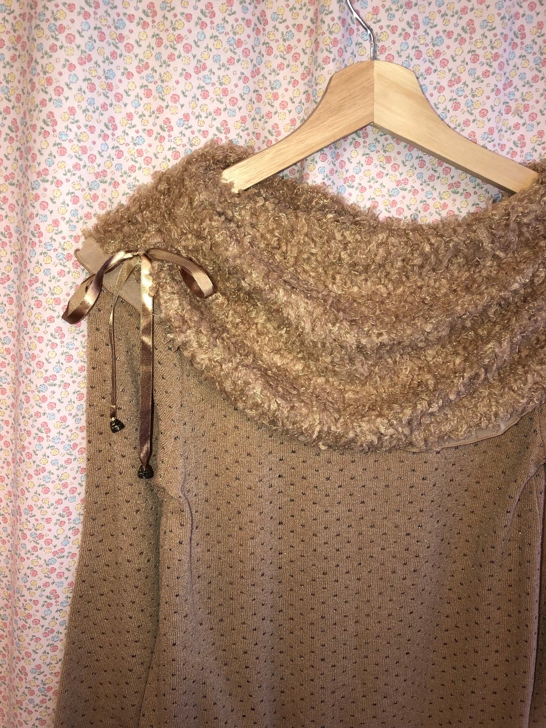 Off-shoulder ribbon sweatshirt 상품이미지3