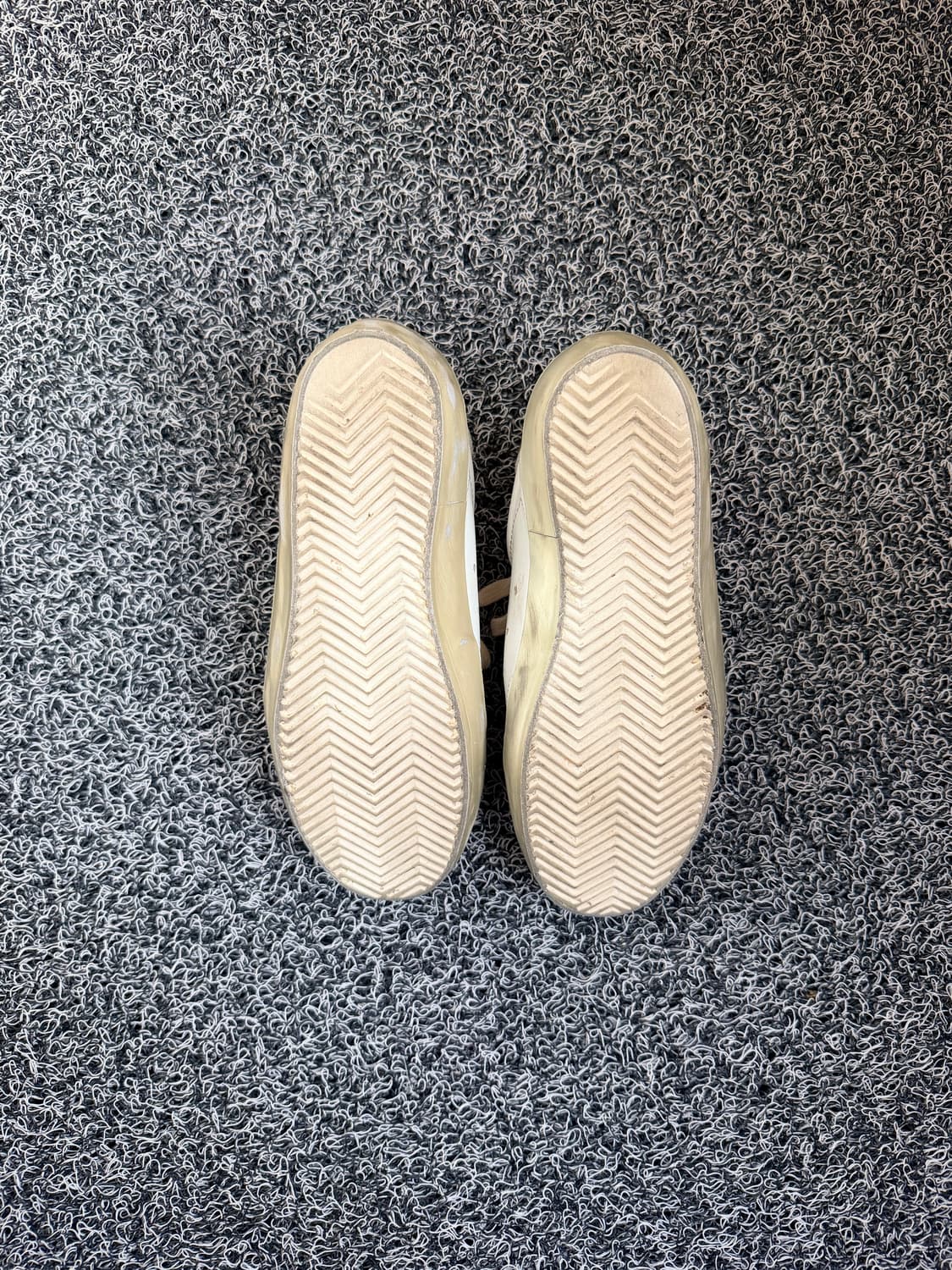 골든구스 슈퍼스타 화이트 골드 스니커즈 37/ 240 상품이미지3