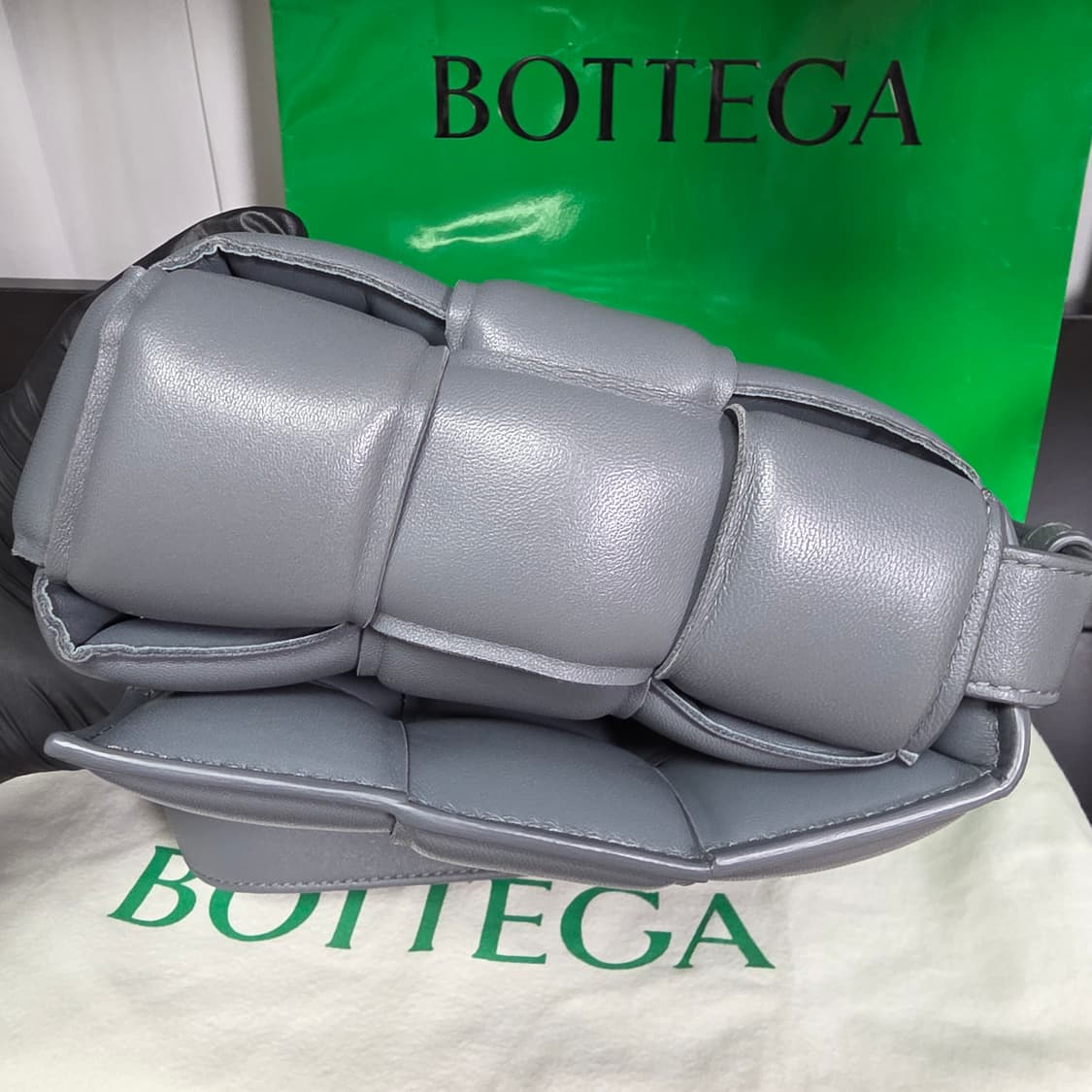 {클로젯}[Os]보테가베네타 패딩 레더 카세트백 상품이미지8