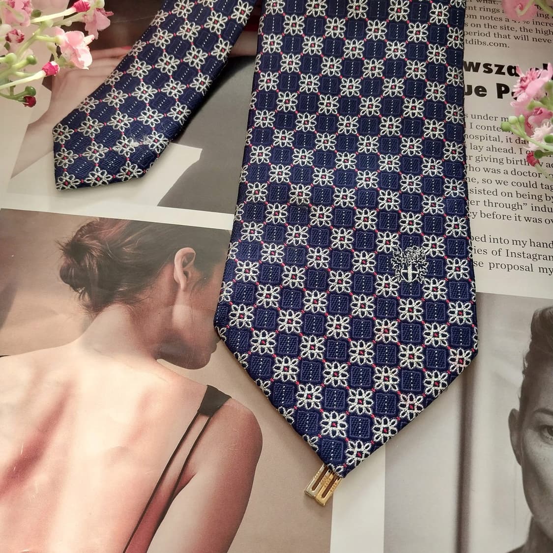 닥스 실크 네이비블루 플라워 패턴 넥타이 8.5cm A+등급 K1419
 상품이미지5