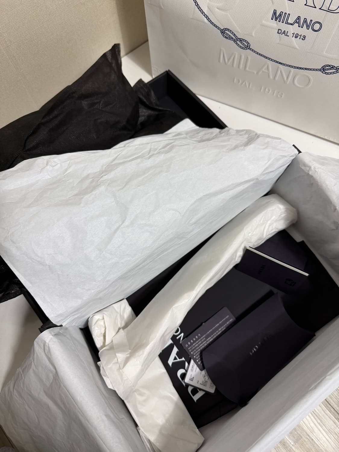 [us 8] 프라다 컬랩스 레더  상품이미지3