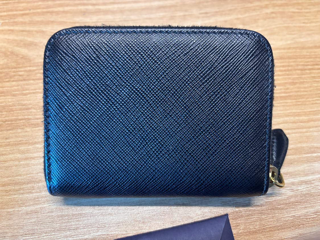 프라다 사피아노 로고 블랙 지퍼 반지갑 상품이미지4