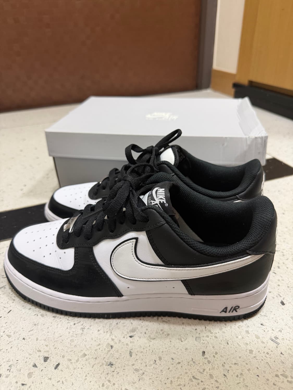 나이키 에어포스 블랙 화이트  상품이미지1